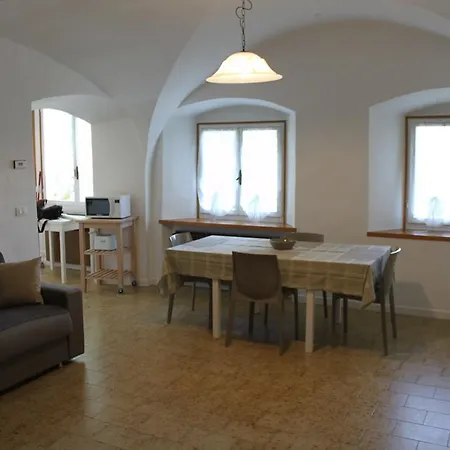 Zu - Lakeside Apartmán
