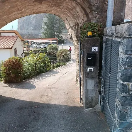 Zu - Lakeside Lägenhet *